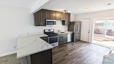 4905 Iroquois Ave in San Diego, CA - Foto de edificio - Building Photo