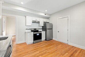 348 Centre St, Unit 3 in Boston, MA - Building Photo - Building Photo