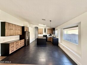 2021 E Caldwell St in Phoenix, AZ - Building Photo - Building Photo