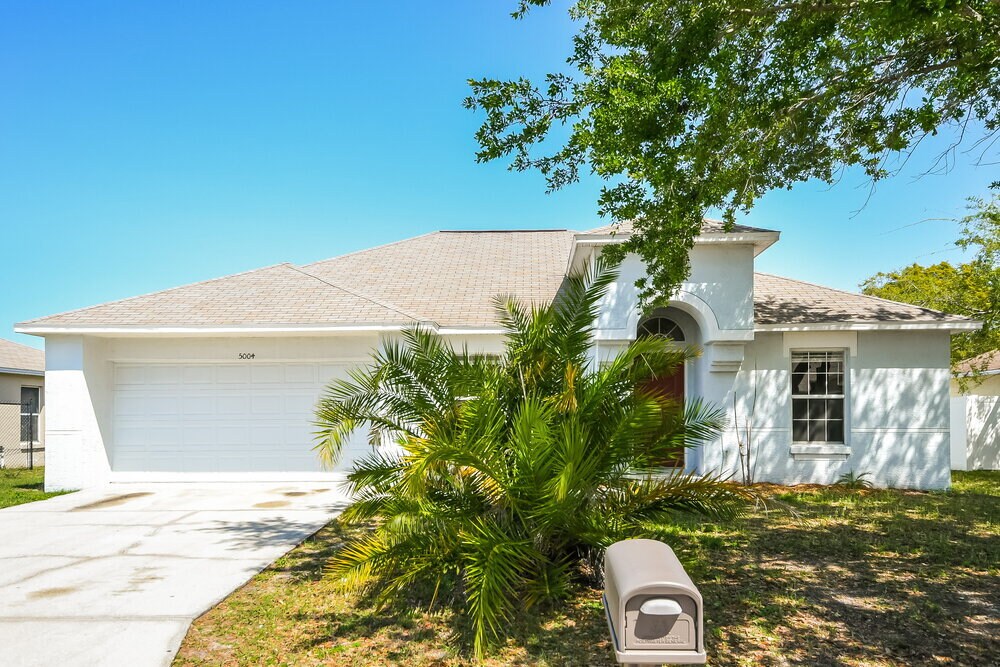 5004 Quercus Loop in Winter Haven, FL - Building Photo