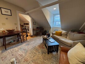 91 Charles St, Unit 4 in Boston, MA - Building Photo