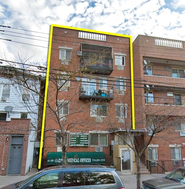 41-09 108th St in Flushing, NY - Building Photo