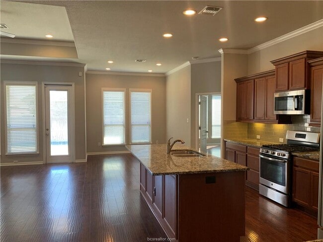 2527 Portland Ave in College Station, TX - Building Photo - Building Photo