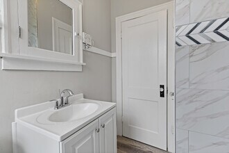 6839 S Maplewood Ave in Chicago, IL - Building Photo - Building Photo