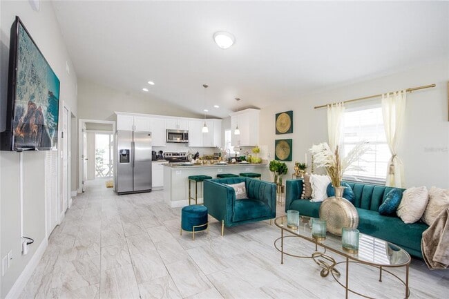 811 Hoffman Blvd in Tampa, FL - Building Photo - Building Photo
