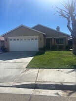 12067 GoldOak Ct in Victorville, CA - Building Photo