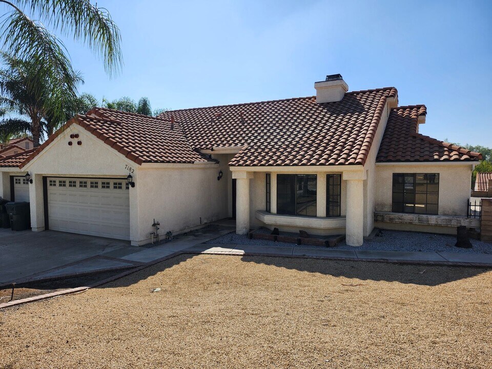 7182 Poppett Dr in Highland, CA - Building Photo