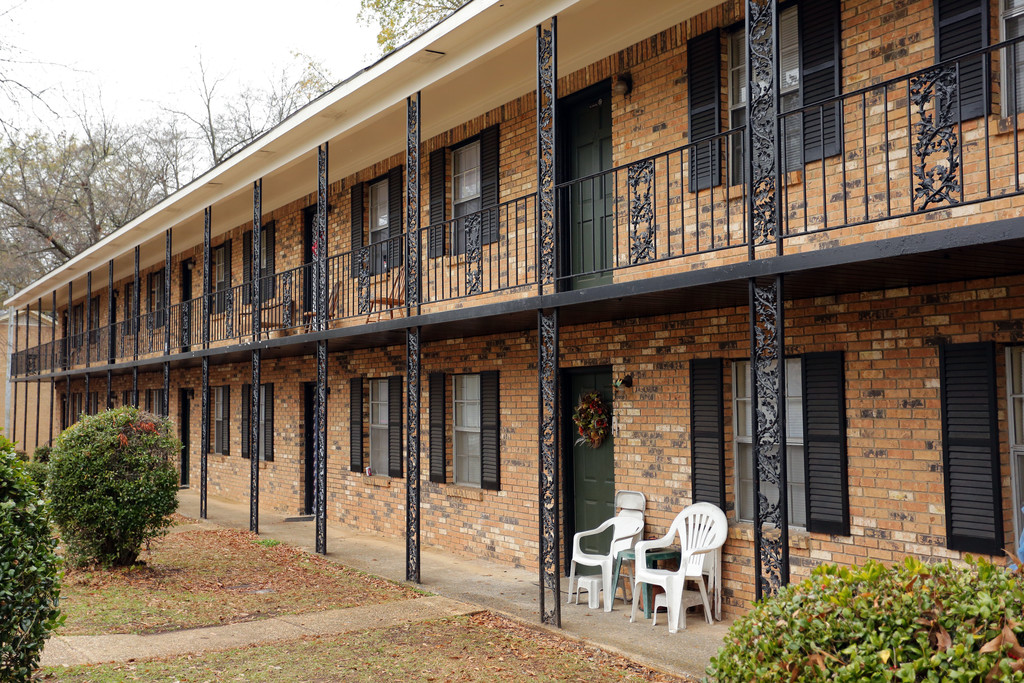 Woodlawn Manor Apartments in Tuscaloosa, AL