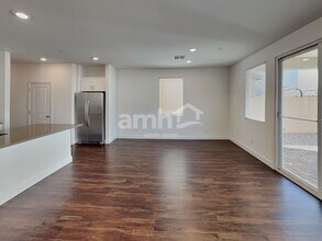 132 Charmante Tulip Ln, Unit 1 in Henderson, NV - Foto de edificio - Building Photo