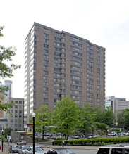 Brottier Hall in Pittsburgh, PA - Foto de edificio - Building Photo