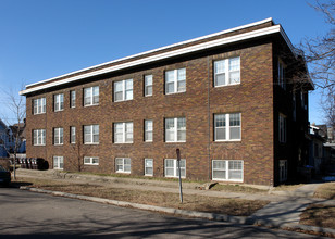 1670 Marshall Ave in St. Paul, MN - Building Photo - Building Photo