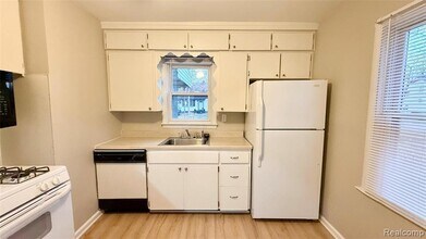 805 E Milton Ave in Hazel Park, MI - Building Photo - Building Photo