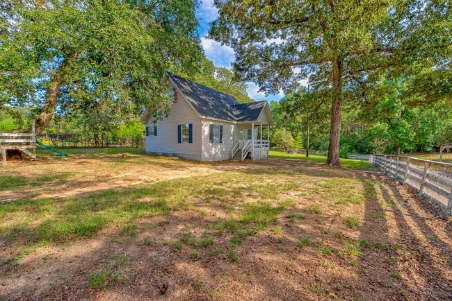 156 CR 4430 in Spurger, TX - Building Photo - Building Photo