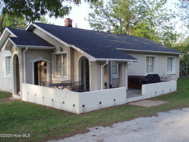 property at 301 S Eastern St