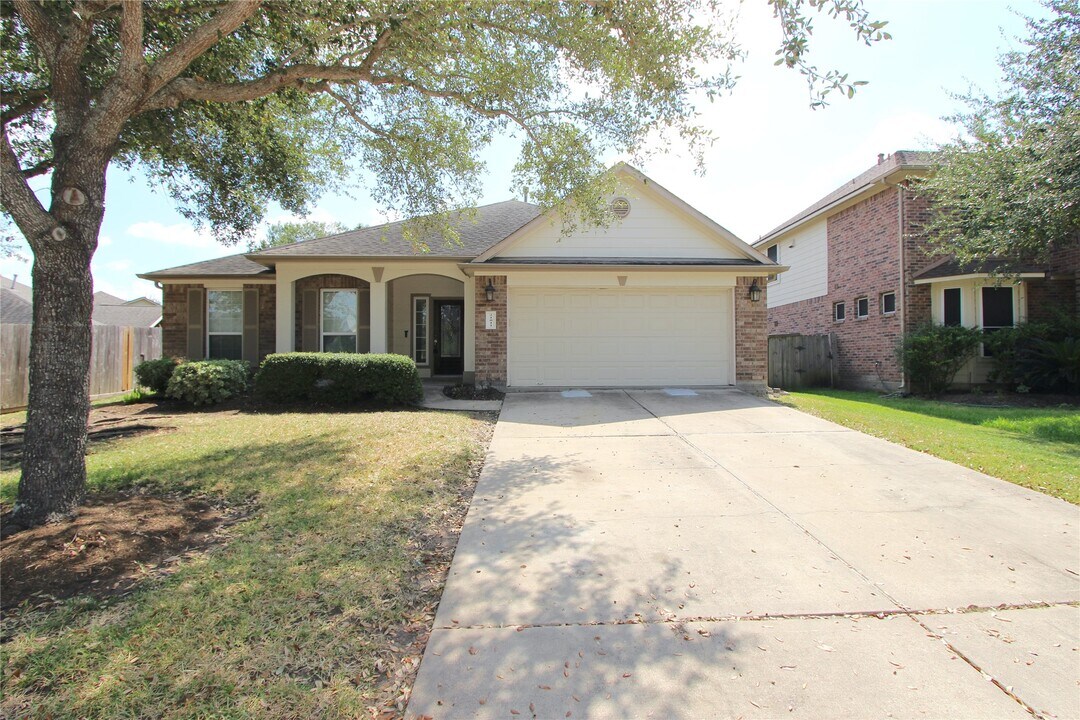 21011 Blue Topaz Dr in Richmond, TX - Building Photo