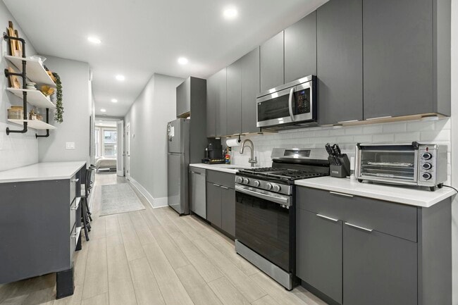 101 Zabriskie St in Jersey City, NJ - Building Photo - Building Photo