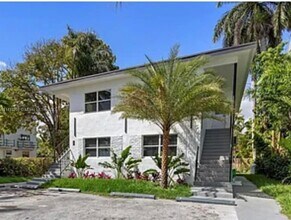 7836 NE Bayshore Ct, Unit 7836 in Miami, FL - Building Photo - Building Photo