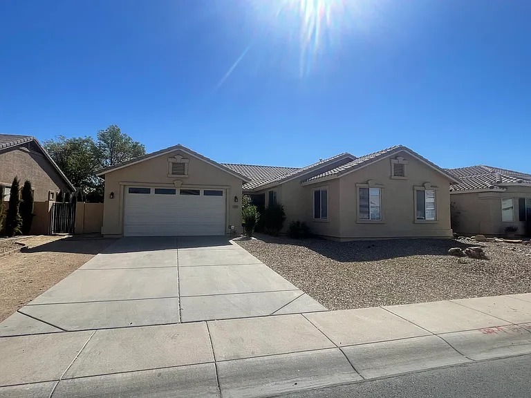 7593 W Gardenia Ave in Glendale, AZ - Building Photo