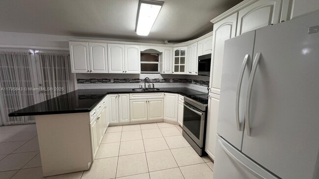 4722 NW 192nd Terrace in Miami Gardens, FL - Building Photo - Building Photo