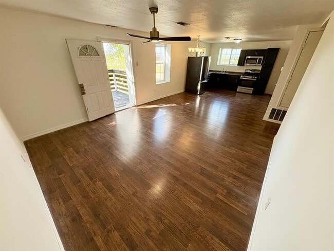 5213 Tucker Hill Ln in Cedar Creek, TX - Building Photo - Building Photo