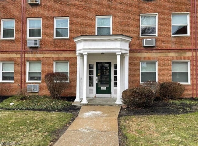 13833 Cedar Rd, Unit 13833 Cedar Rd. in South Euclid, OH - Building Photo - Building Photo