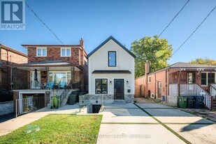 141 S Edgely Ave in Toronto, ON - Building Photo