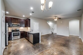 1502 Lucille St in Seguin, TX - Building Photo - Building Photo