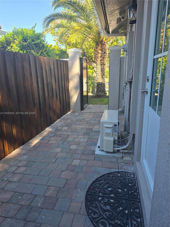 15762 SW 102nd St in Miami, FL - Building Photo - Building Photo