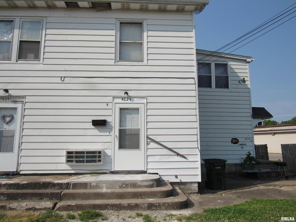 4624 Cheyenne Ave in Davenport, IA - Building Photo