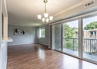 2908 Kings Chapel Rd, Unit 12 in Falls Church, VA - Foto de edificio - Building Photo