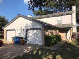 6107 Parkwood Dr in Austin, TX - Building Photo