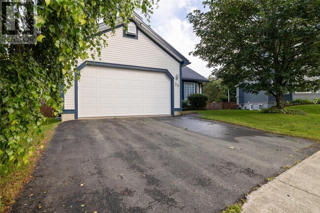 33 Mountbatten Dr in St John's, NL - Building Photo - Building Photo