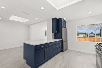 614 Fifth Ave in Chula Vista, CA - Foto de edificio - Building Photo