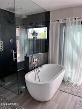 8257 E Del Cadena Dr in Scottsdale, AZ - Foto de edificio - Building Photo