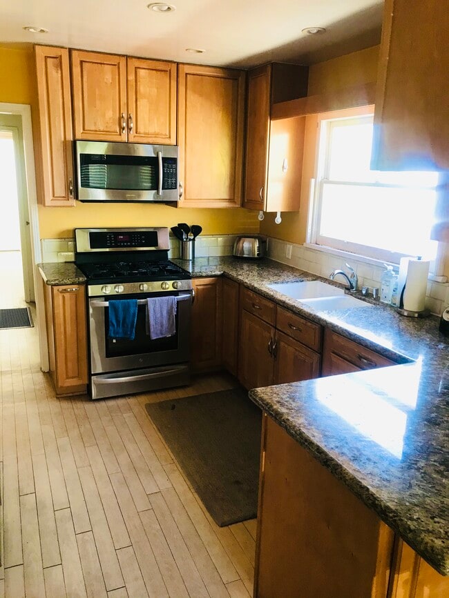 7551 Westlawn Ave in Los Angeles, CA - Foto de edificio - Building Photo