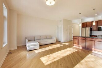 2128 W Walton St in Chicago, IL - Building Photo - Building Photo