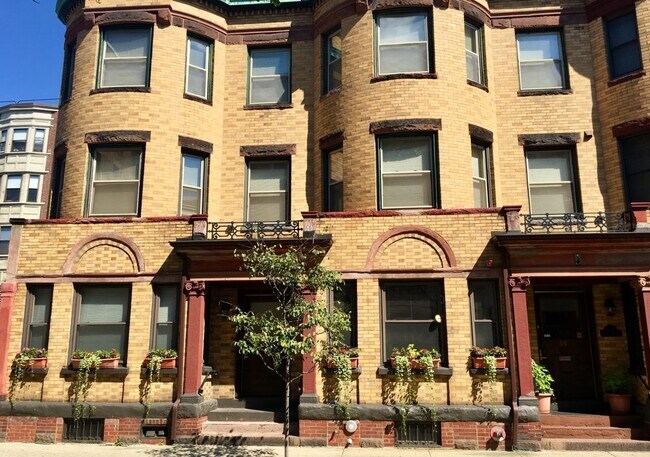 property at 12 Edgerly Rd