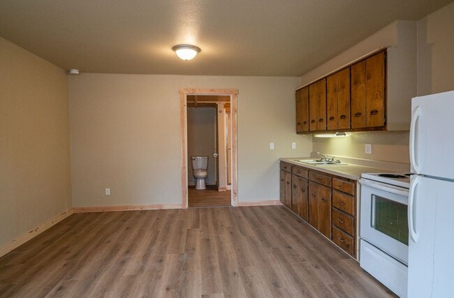 64 N James Ave in East Wenatchee, WA - Building Photo - Building Photo