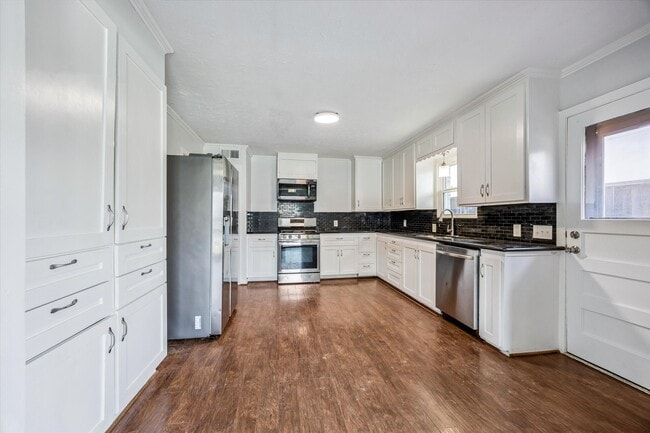 property at 3607 Blue Bonnet Blvd