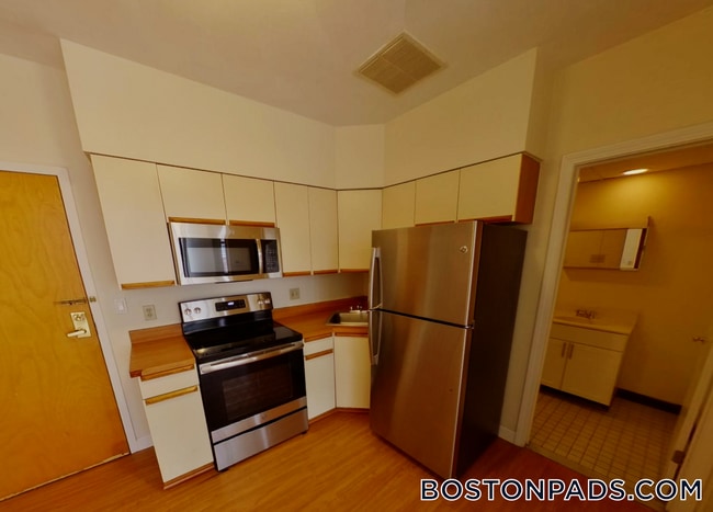 81 Essex St in Boston, MA - Building Photo - Building Photo