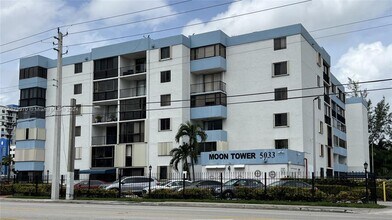 5033 NW 7th St, Unit 508 in Miami, FL - Foto de edificio - Building Photo