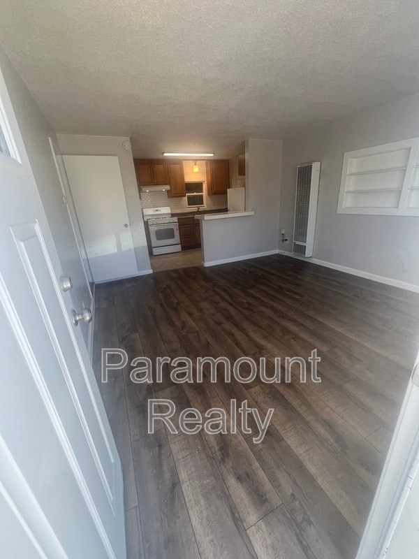 22075 Montgomery St in Hayward, CA - Building Photo - Building Photo