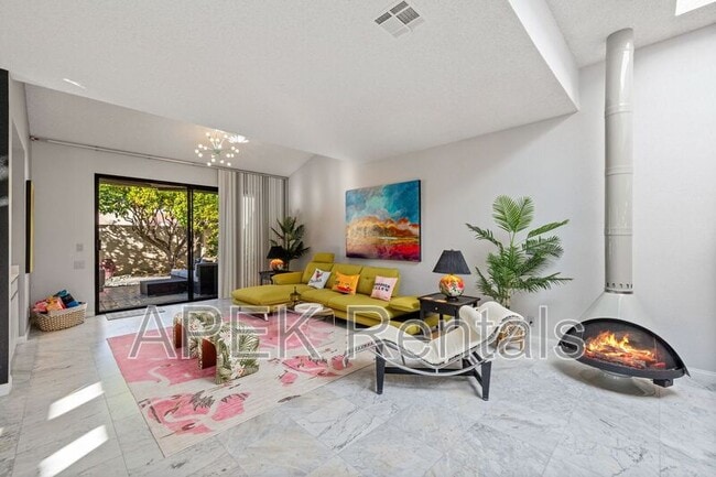 1317 E Amado Rd in Palm Springs, CA - Building Photo - Building Photo