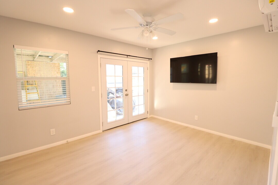 465 W 2nd St in Azusa, CA - Building Photo