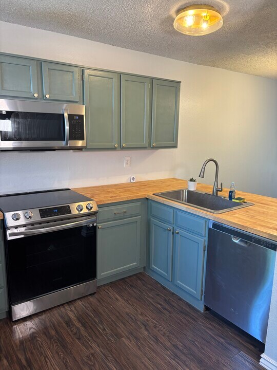 7474 E Arkansas Ave in Denver, CO - Building Photo