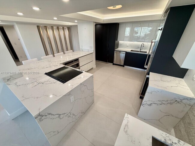 900 Bay Dr in Miami Beach, FL - Foto de edificio - Building Photo