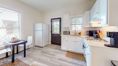 24 Hews St, Unit 1 in Cambridge, MA - Building Photo - Building Photo