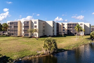 Somerset Grove in Lauderdale Lakes, FL - Building Photo