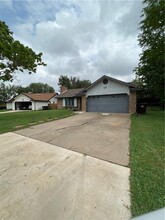 1903 Oxford Blvd in Round Rock, TX - Foto de edificio - Building Photo