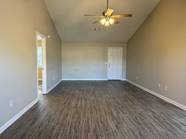 862 Lyndsi Ln in Hinesville, GA - Building Photo - Building Photo